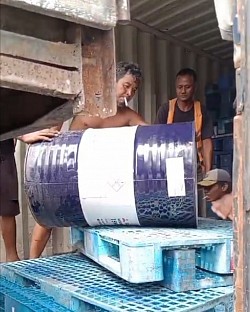 SEWA TRUK KONTAINER FUSO SAMPIT