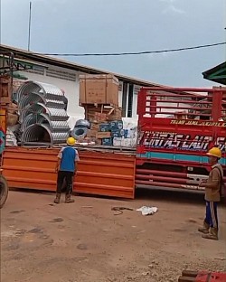 SEWA TRUK KONTAINER FUSO SAMPIT