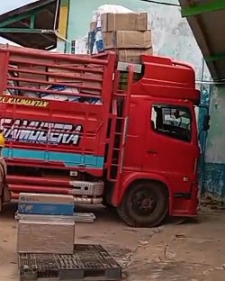 SEWA TRUK KONTAINER FUSO SAMPIT