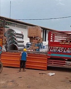 SEWA TRUK KONTAINER FUSO SAMPIT