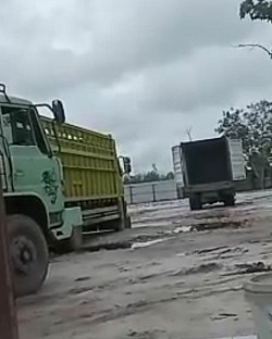 SEWA TRUK KONTAINER FUSO SAMPIT