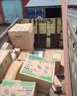 SEWA TRUK KONTAINER FUSO SAMPIT