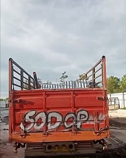 SEWA TRUK KONTAINER FUSO SAMPIT