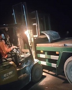 SEWA TRUK KONTAINER FUSO SAMPIT