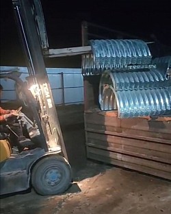 SEWA TRUK KONTAINER FUSO SAMPIT